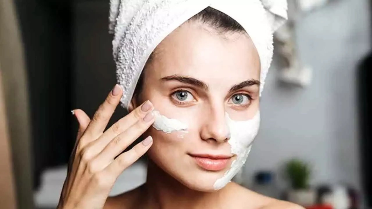 HOW TO EXFOLIATE SKIN FOR A SMOOTH AND RADIANT GLOW